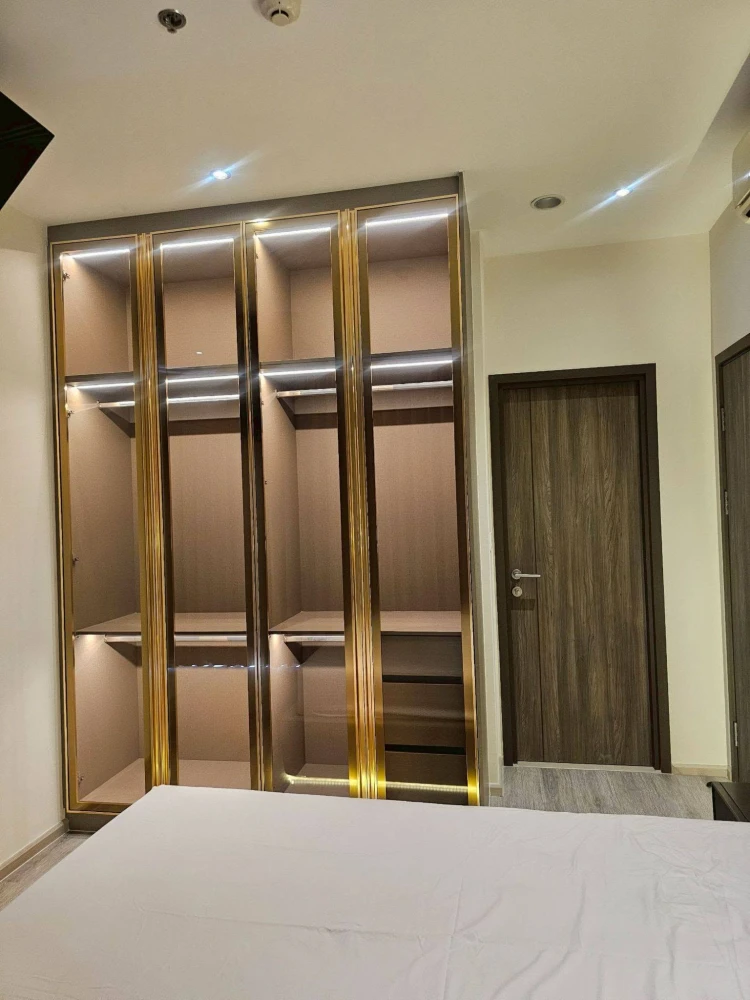 Rent out your spacious and comfortable IDEO MOBI ASOKE condo. Enjoy ample living space and high-quality built-in furnishings. Everything you need is r
