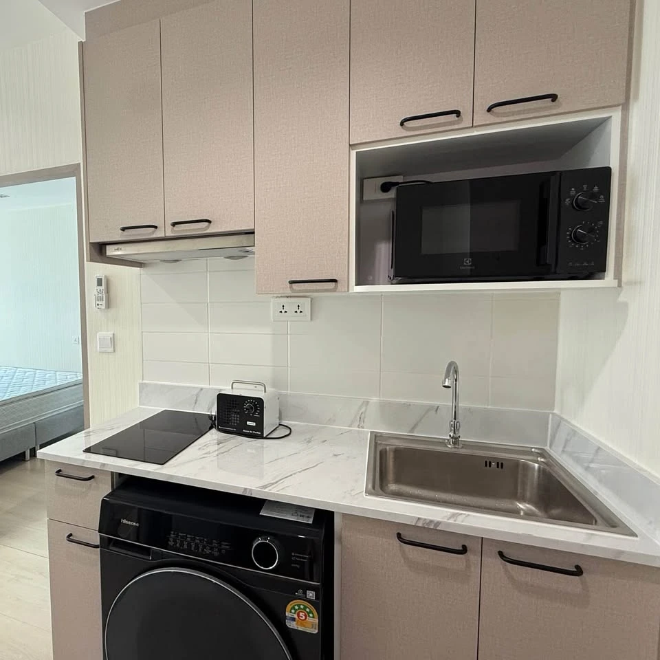 Ideo Mobi Sukhumvit 81 condo for rent. Ready to move in, fully furnished, great price. Book now!