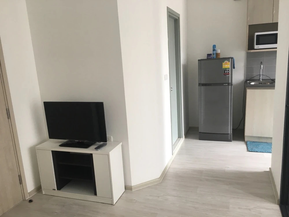For rent: Ideo Mobi Wongsawang — Ready-to-move-in unit on the 8th floor, fully furnished with appliances. A prime location for modern living.