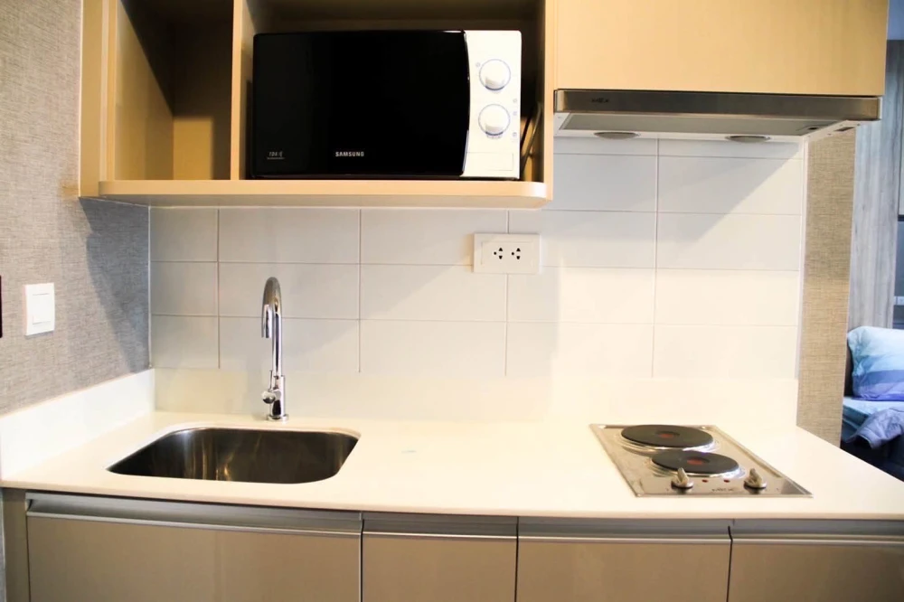 Condo for rent at Ideo Q Chula-Samyan. Nice room, fully furnished with appliances. Just bring your suitcase and move in!