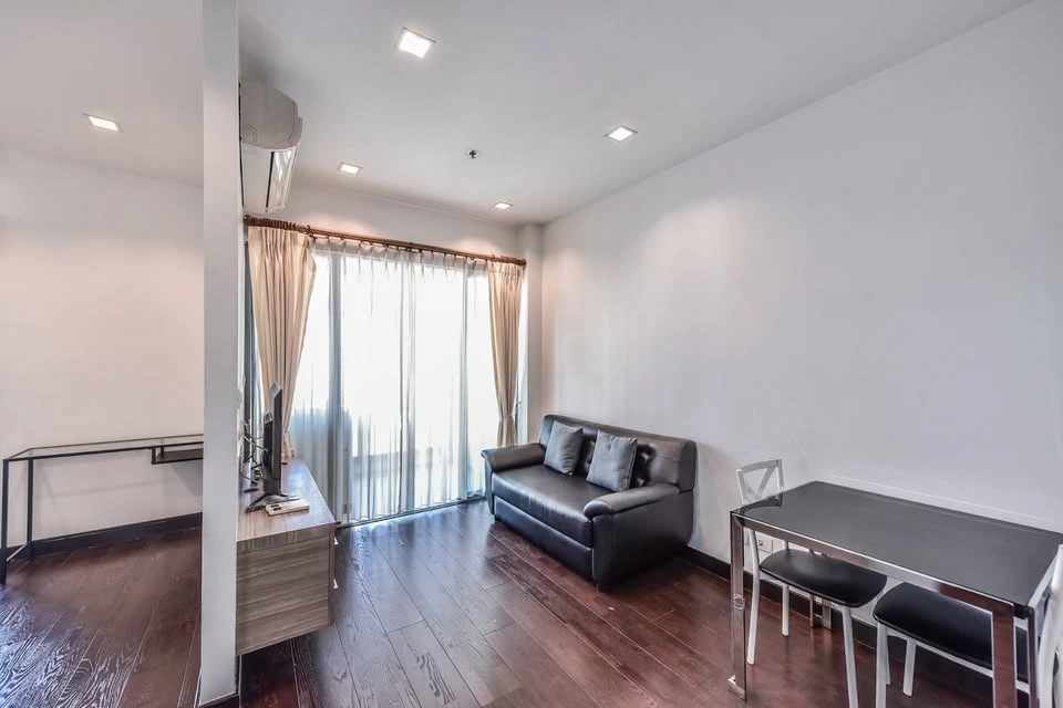 Rent ideo q phayathai, 1 bedroom unit, size 50 sq m, corner room