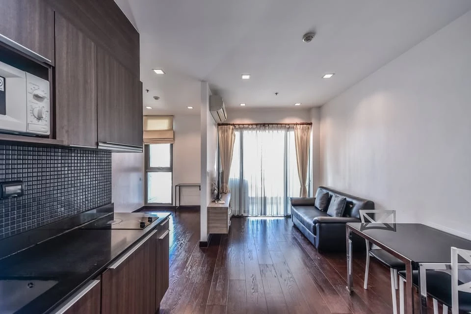 Rent ideo q phayathai, 1 bedroom unit, size 50 sq m, corner room