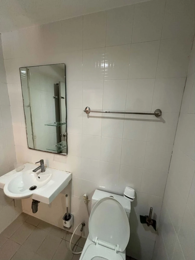 Condo for rent at IDEO SATHORN THAPRA. Fully furnished and equipped with appliances. Just bring your personal belongings and move in!