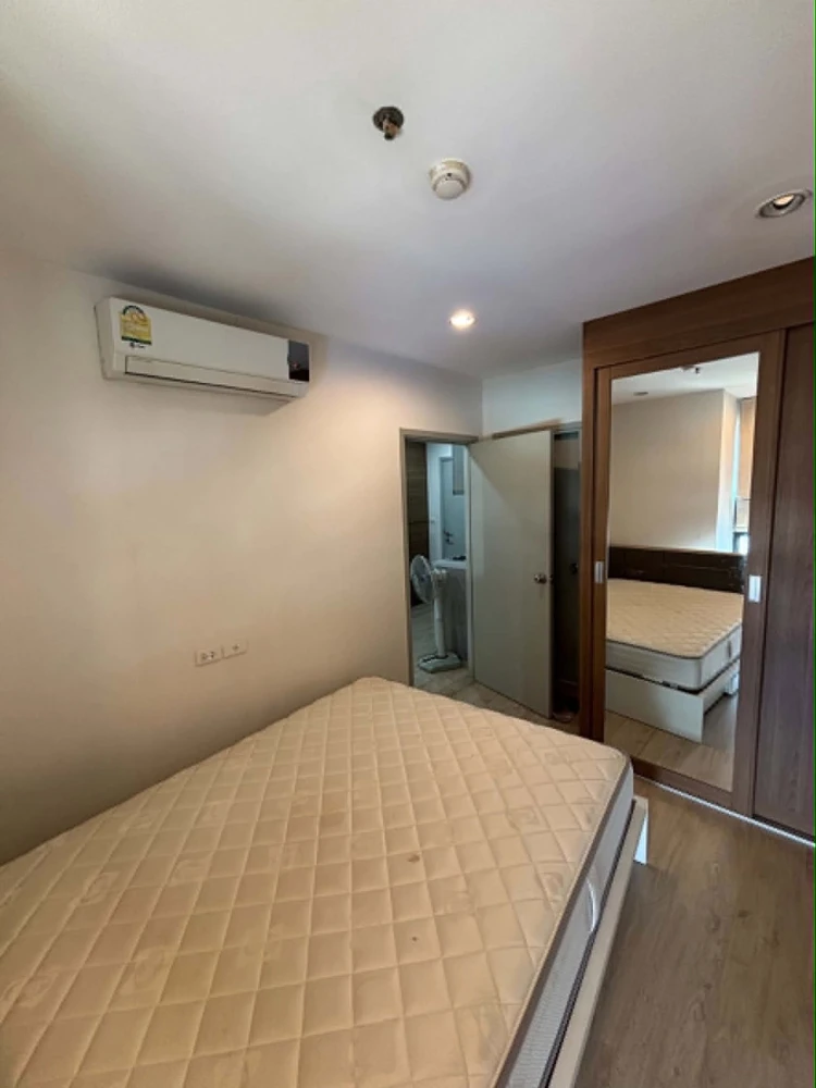 Condo for rent at IDEO SATHORN THAPRA. Fully furnished and equipped with appliances. Just bring your personal belongings and move in!
