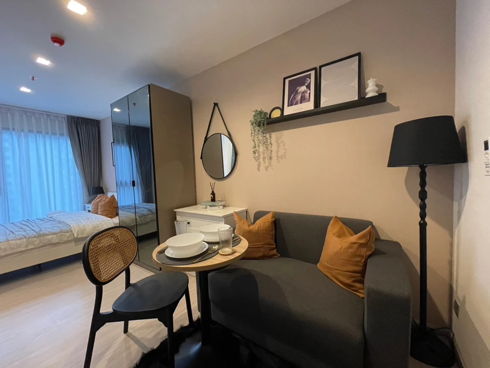 For rent Life Asoke Hype, the best location near MRT Rama 9 (walkable!), ready to move in immediately.