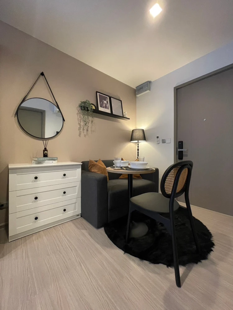 For rent Life Asoke Hype, the best location near MRT Rama 9 (walkable!), ready to move in immediately.