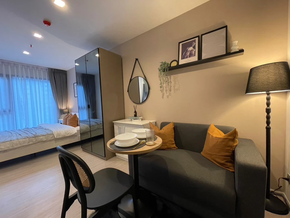 For rent Life Asoke Hype, the best location near MRT Rama 9 (walkable!), ready to move in immediately.