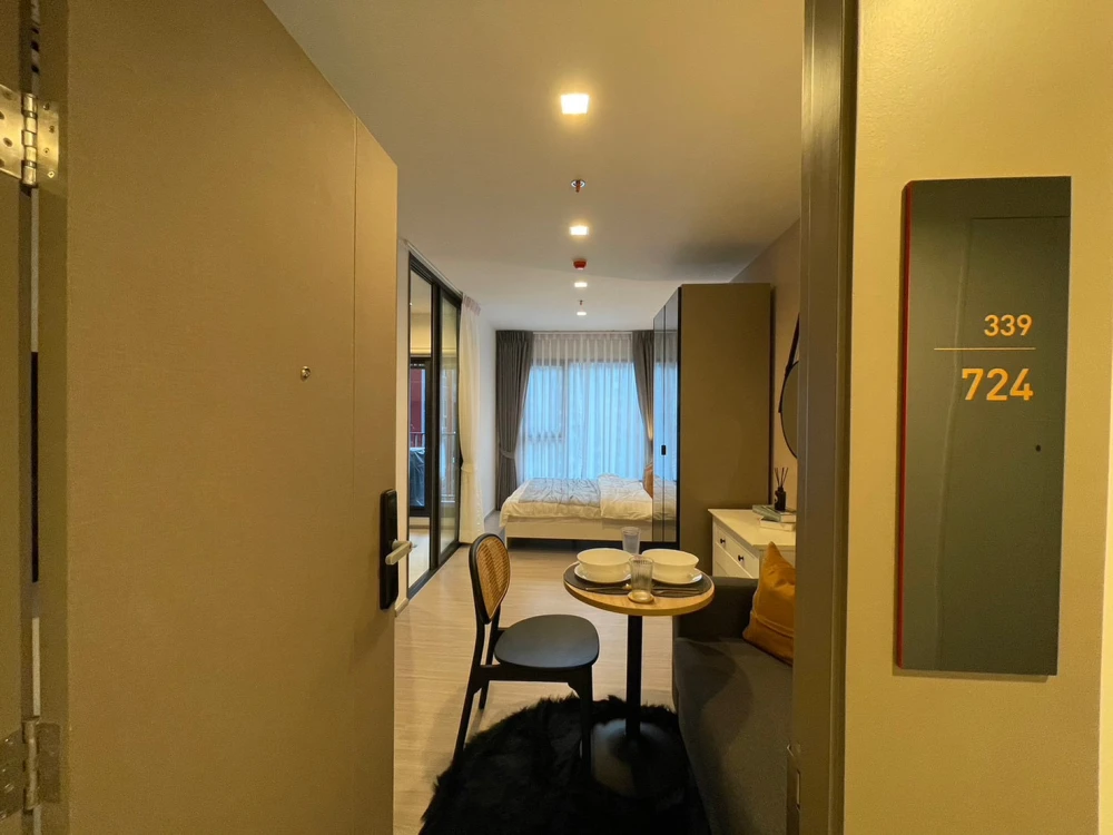 For rent Life Asoke Hype, the best location near MRT Rama 9 (walkable!), ready to move in immediately.