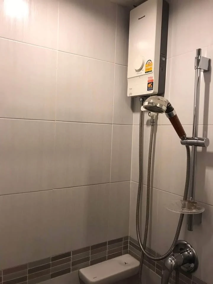 Ready-to-move-in condo for rent at Lumpini Park Rama 9–Ratchada. Fully furnished with appliances. Just bring your personal belongings and move in! Don