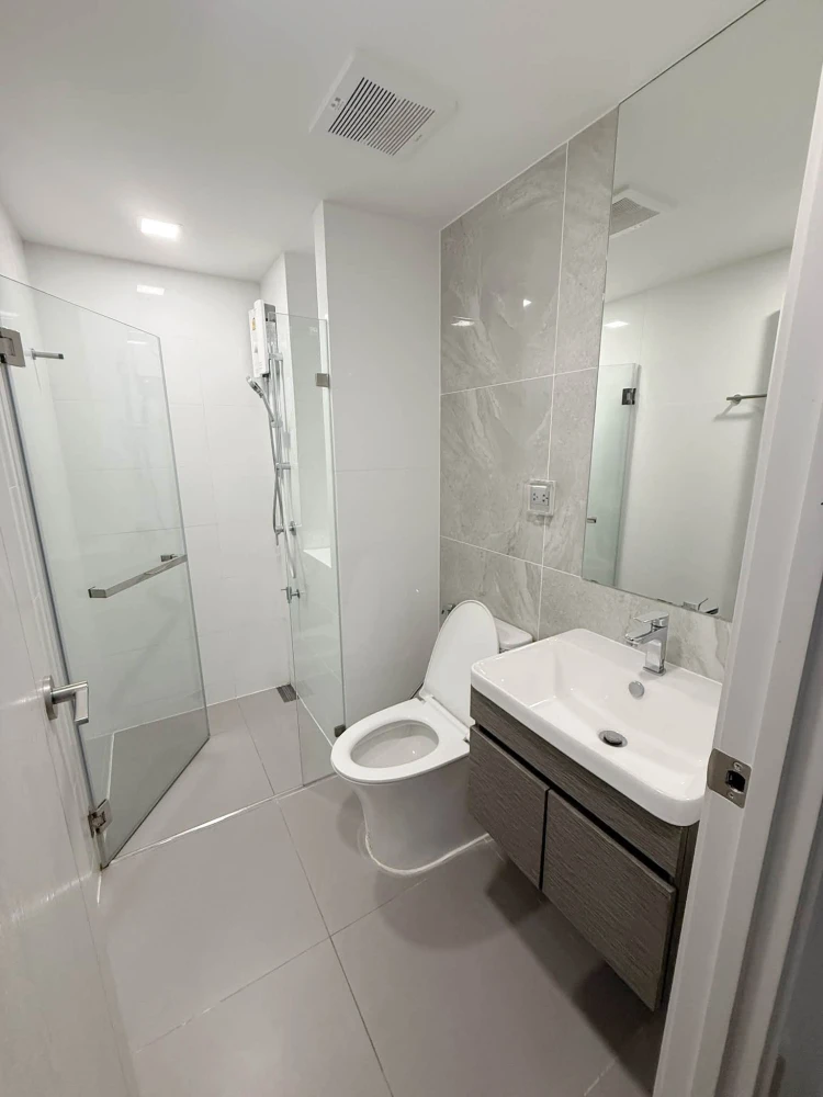 Modiz Rhyme Ramkhamhaeng Duplex, 2-story corner unit, 28th floor, beautiful city view. Book now! Don't wait!