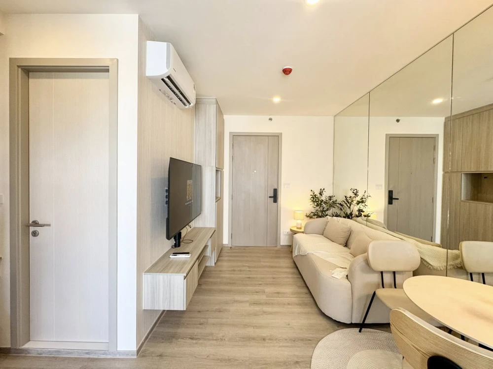 Ready-to-move-in condo for rent at Origin Place Bangna. Fully furnished with appliances. Just bring your personal belongings! Don't wait!