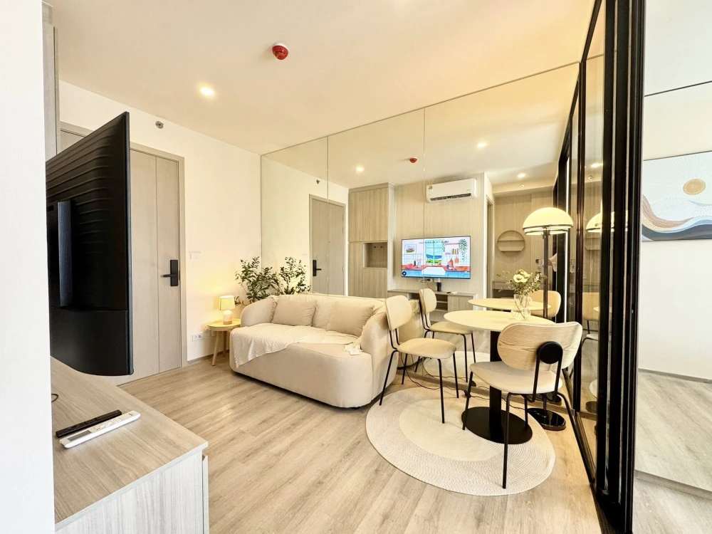 Ready-to-move-in condo for rent at Origin Place Bangna. Fully furnished with appliances. Just bring your personal belongings! Don't wait!