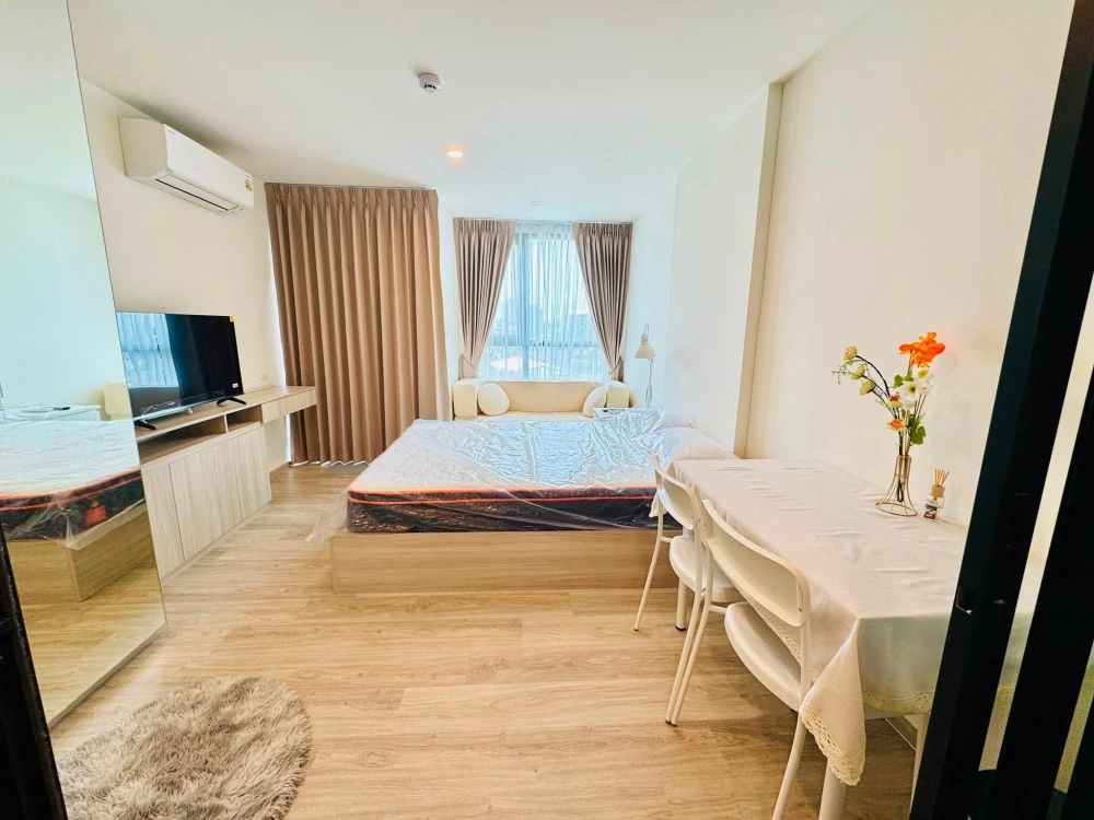 Apartment for rent at Origin Play Sriudom Station. Nice unit on the 5th floor with an unobstructed view. Quiet, peaceful, and private. Book now! images