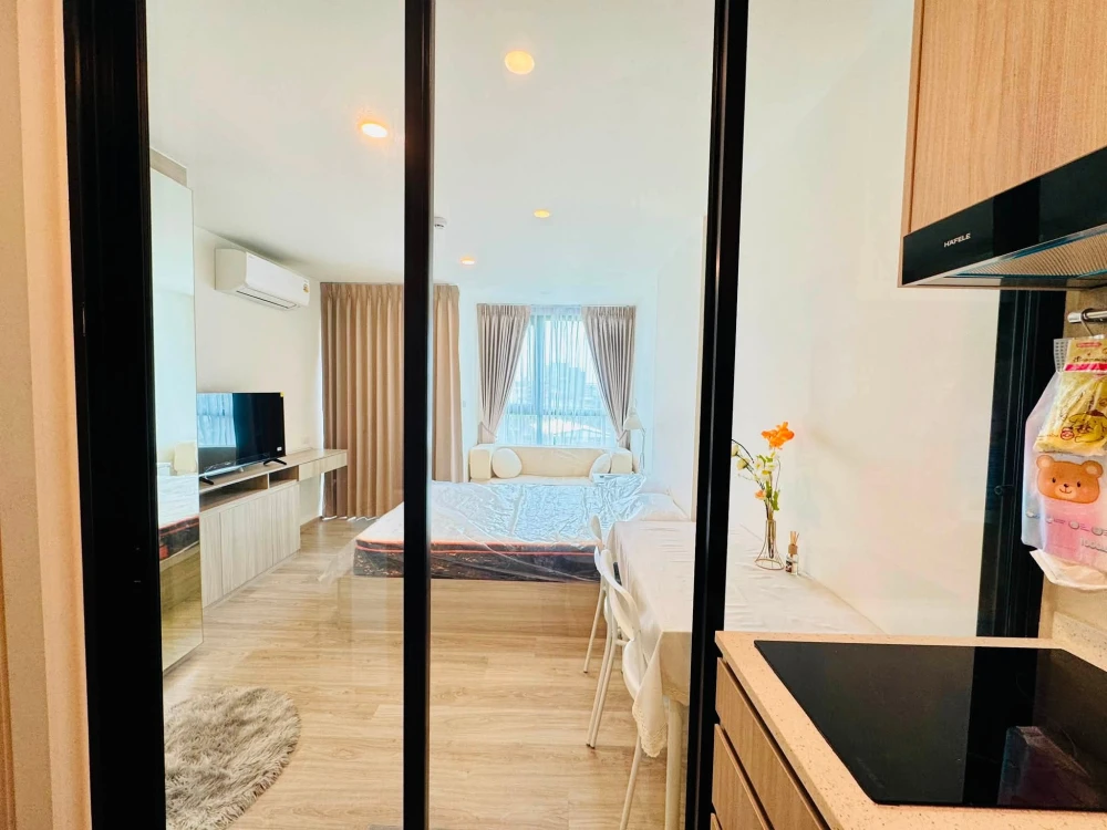 Apartment for rent at Origin Play Sriudom Station. Nice unit on the 5th floor with an unobstructed view. Quiet, peaceful, and private. Book now!