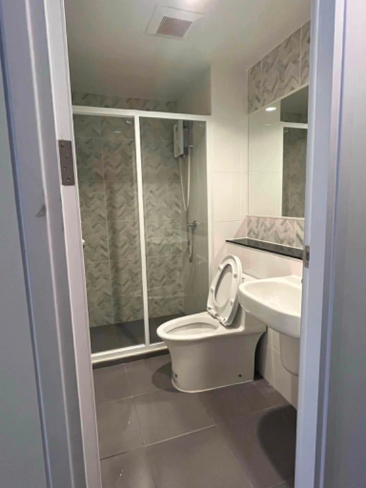 Regent Home Bangna condo for rent. Well-partitioned rooms with clear zone divisions. Amazing price! Book now, don't miss out!