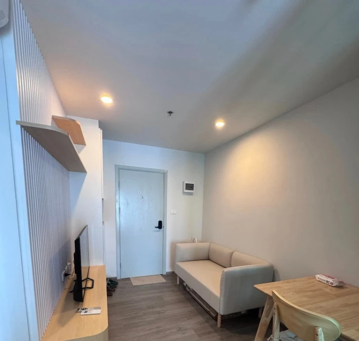 Regent Home Wuttaka condo for rent. Nicely furnished with high-quality built-in features. Amazing price! Come and see it today! You won't want to miss