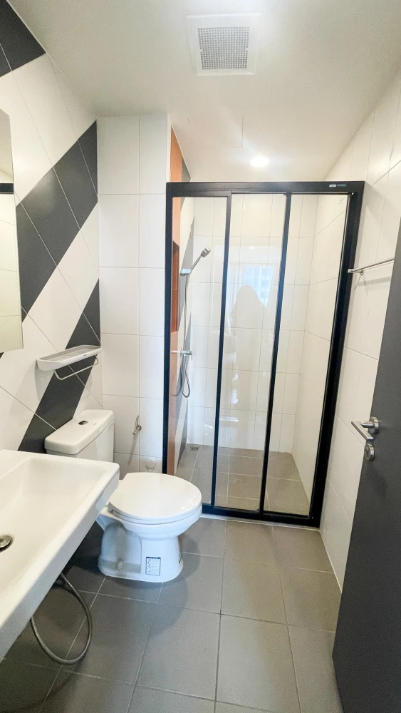 For rent: The Base Saphanmai, ready to move in, fully equipped with amenities. Just bring your belongings and move in. Don't miss out!