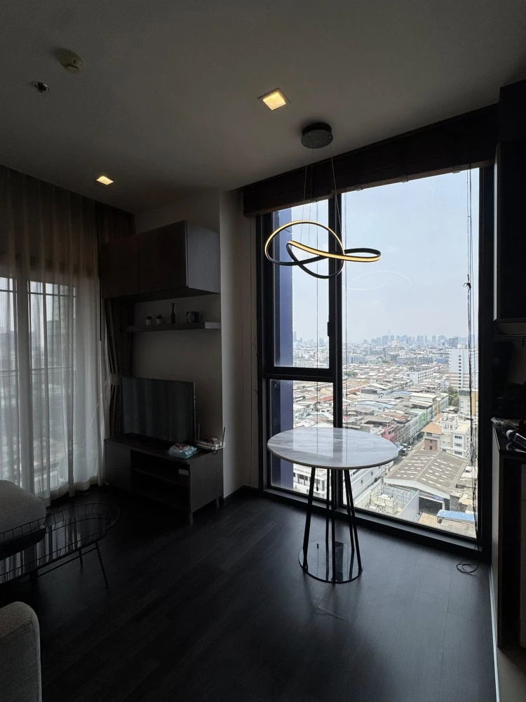 For rent: The Line Asoke-Ratchada. The room is ready to move in. Complete facilities You must reserve now.