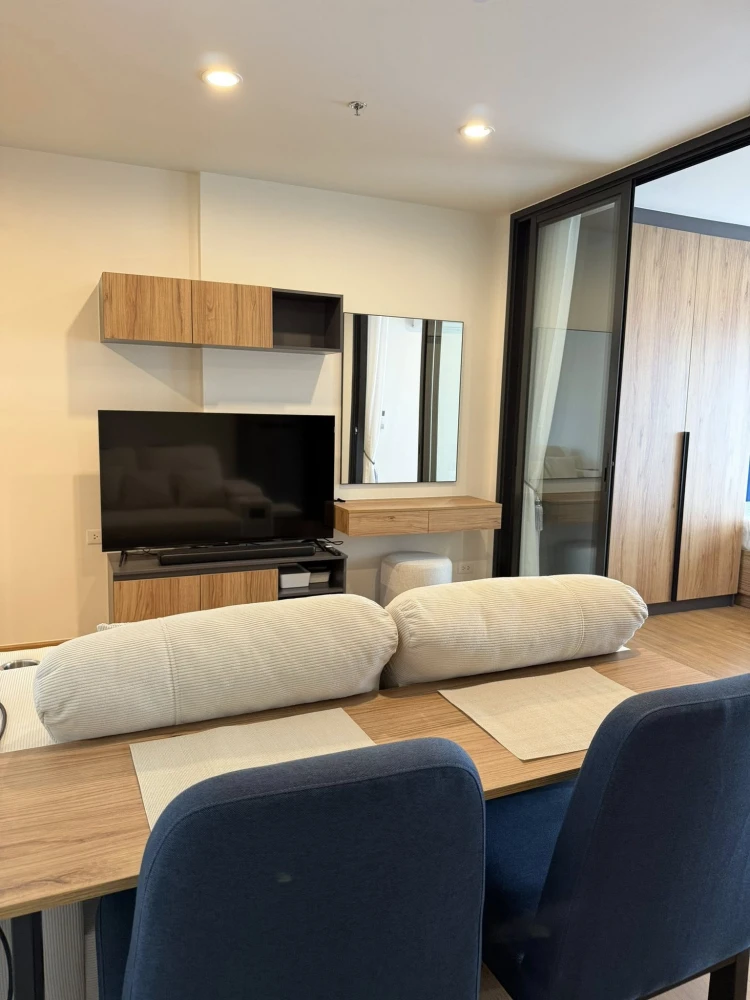 The Line Vibe condo for rent. Fully furnished with all amenities. Just bring your belongings and move in! Don't miss out!
