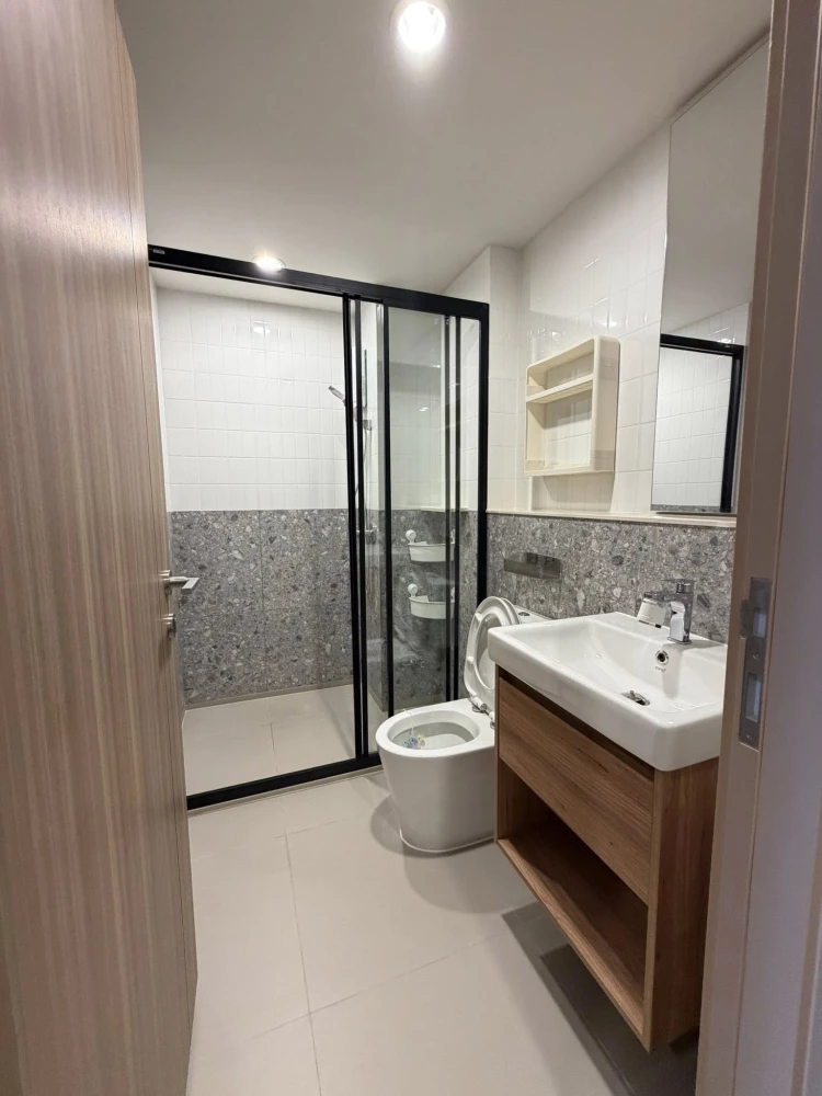 The Line Vibe condo for rent. Fully furnished with all amenities. Just bring your belongings and move in! Don't miss out!