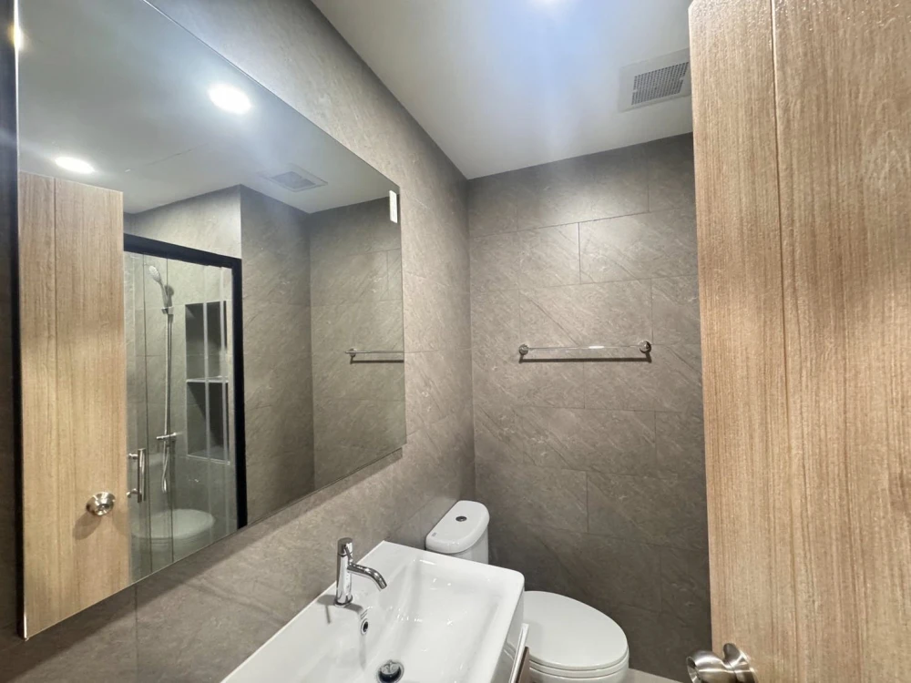 Studio room for rent at The LIVIN Phetkasem, 33rd floor, high floor with view. Fully furnished with appliances. Book now!