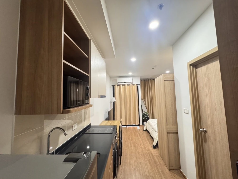 Studio room for rent at The LIVIN Phetkasem, 33rd floor, high floor with view. Fully furnished with appliances. Book now!