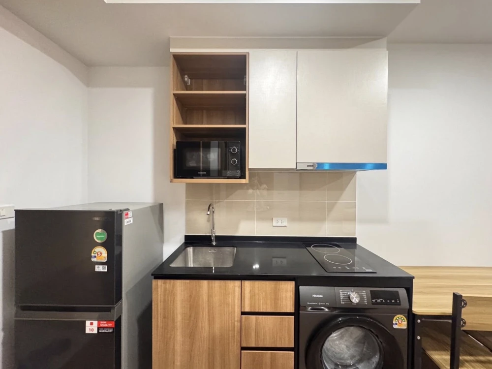 Studio room for rent at The LIVIN Phetkasem, 33rd floor, high floor with view. Fully furnished with appliances. Book now!