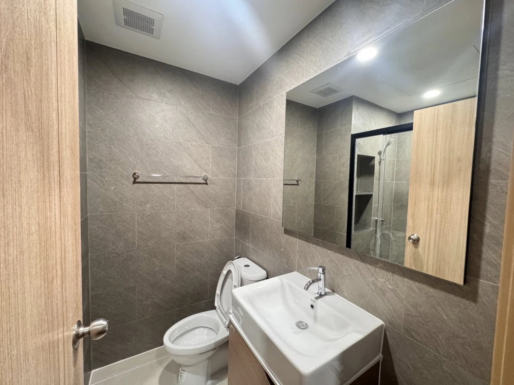 Ready-to-move-in condo for rent at The LIVIN Phetkasem. Fully furnished with complete amenities. Great price! Book now before it's too late!