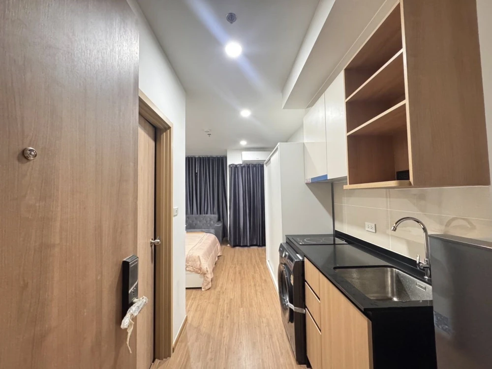Ready-to-move-in condo for rent at The LIVIN Phetkasem. Fully furnished with complete amenities. Great price! Book now before it's too late!