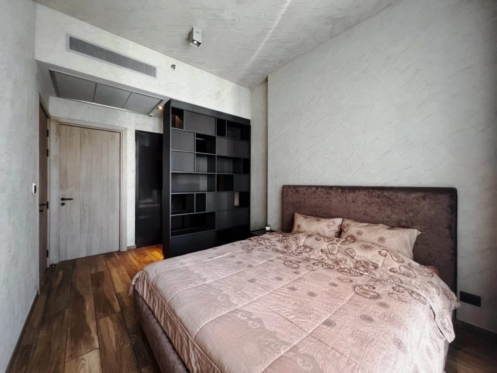 For Rent: The Loft Asoke. Spacious, comfortable unit with ample living space and full amenities. Great price—book now!