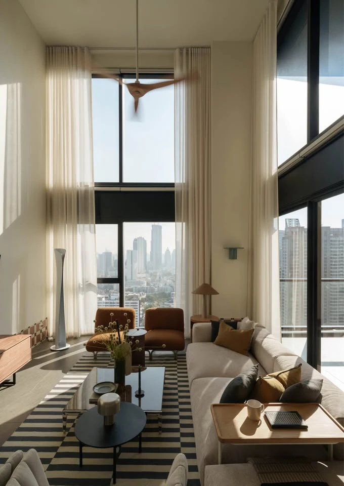 For rent: The Lofts Silom Duplex, 2 bedrooms, 2 bathrooms, 5.6-meter high ceilings, 29th floor, East-facing with city view. Book now!