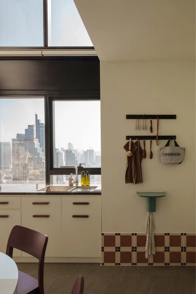 For rent: The Lofts Silom Duplex, 2 bedrooms, 2 bathrooms, 5.6-meter high ceilings, 29th floor, East-facing with city view. Book now!