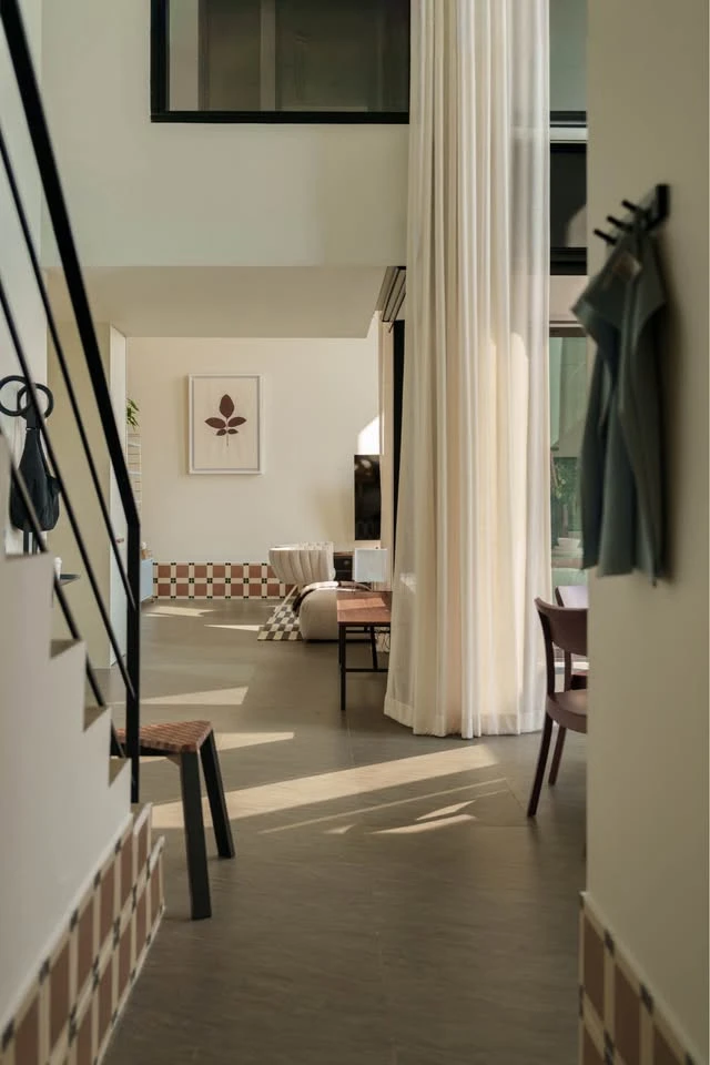 For rent: The Lofts Silom Duplex, 2 bedrooms, 2 bathrooms, 5.6-meter high ceilings, 29th floor, East-facing with city view. Book now!