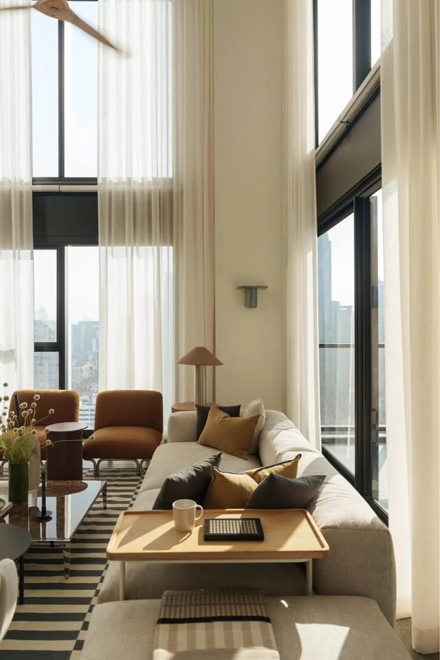 For rent: The Lofts Silom Duplex, 2 bedrooms, 2 bathrooms, 5.6-meter high ceilings, 29th floor, East-facing with city view. Book now!