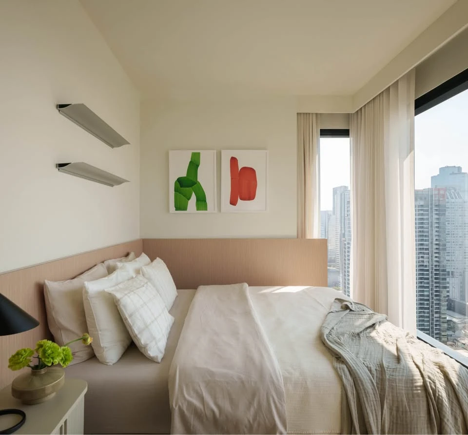 For rent: The Lofts Silom Duplex, 2 bedrooms, 2 bathrooms, 5.6-meter high ceilings, 29th floor, East-facing with city view. Book now!
