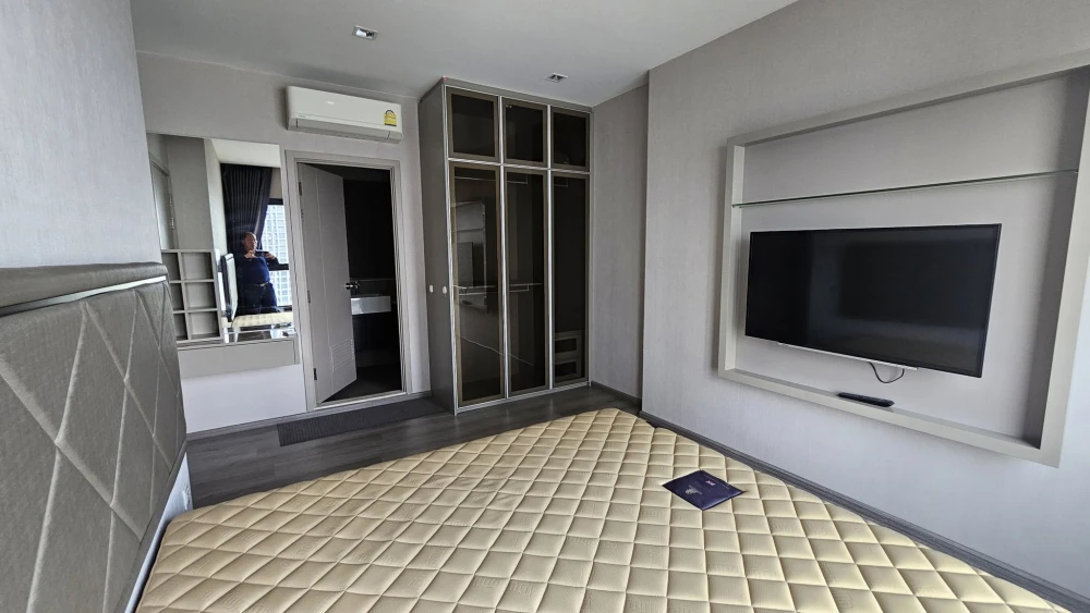 For rent: The Politan Rive, ready to move in, lots of usable space, 18th floor, river view, hurry and reserve.