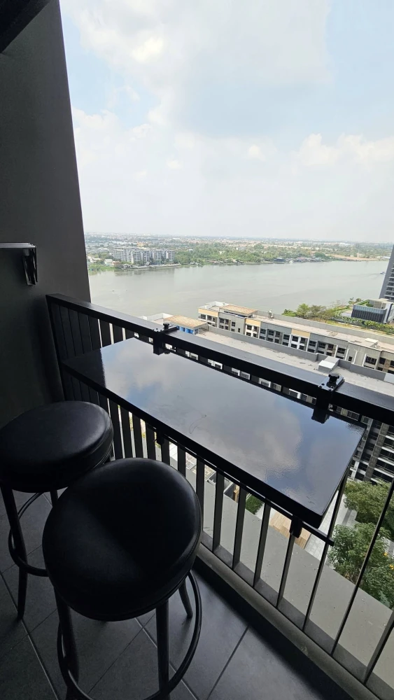 For rent: The Politan Rive, ready to move in, lots of usable space, 18th floor, river view, hurry and reserve.