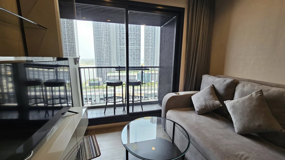 For rent: The Politan Rive, ready to move in, lots of usable space, 18th floor, river view, hurry and reserve.