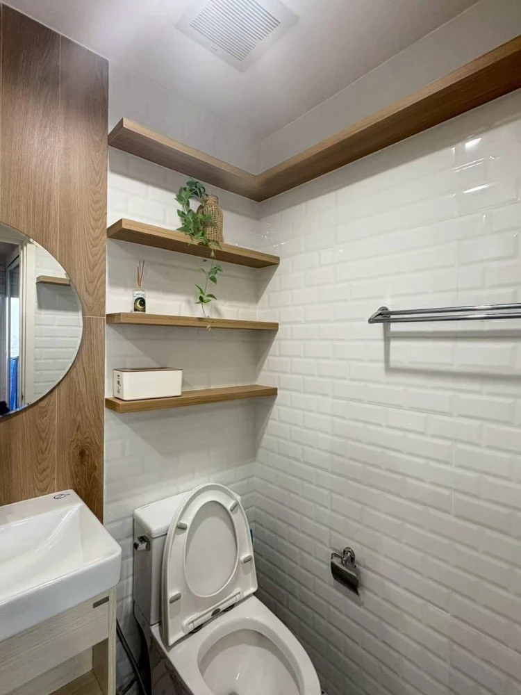 For rent: The Stage Taopoon-Interchange, 36th floor, featuring a view of the Chao Phraya River bend. This minimalist-style unit is one you shouldn't m