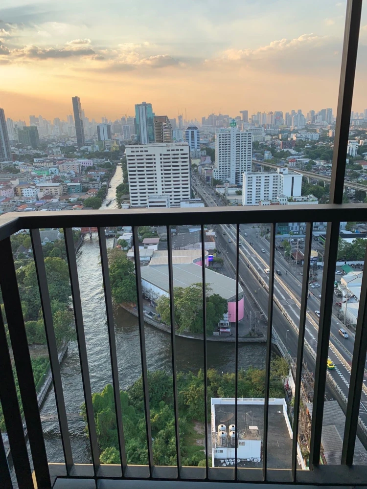 For rent: The Tree Sukhumvit 71, corner room, 31st floor, Thonglor view, north facing. Come and reserve now. Don't miss out!