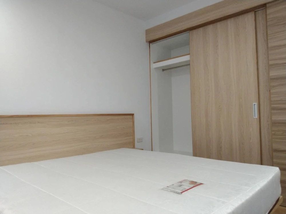 V Condo Salaya for rent. Nice room, fully furnished with appliances. Just bring your belongings and move in! Don't miss out!