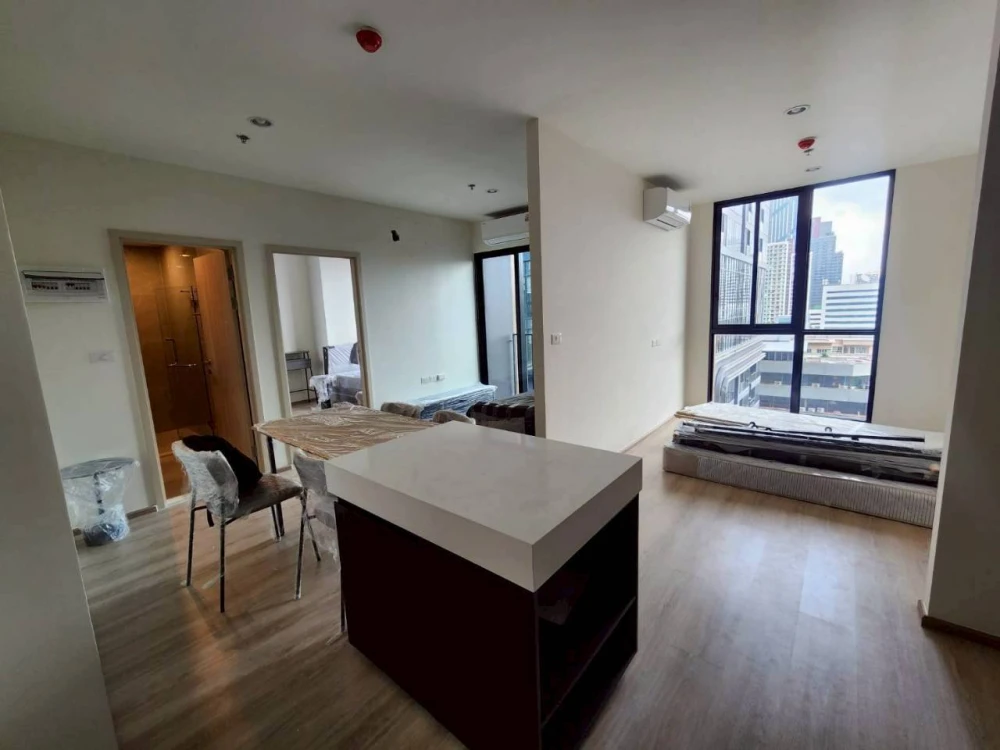 For rent or sale: Nue District R9 Rama 9. Large, comfortable rooms with ample living space. Don't miss out!