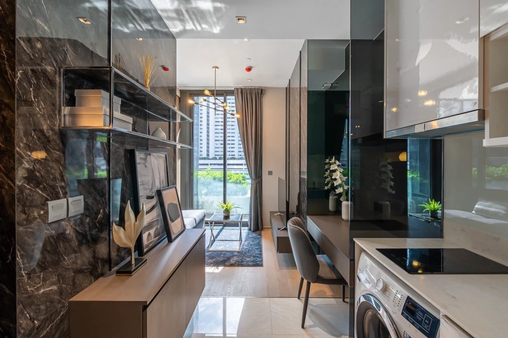 Condo for rent: Ashton Silom. Beautifully decorated room. Simple and luxurious. 10th floor. Just the right height. Come and reserve before you miss yo