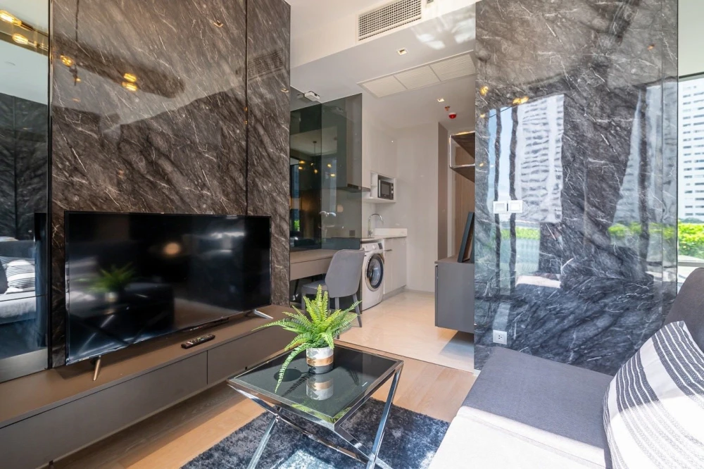 Condo for rent: Ashton Silom. Beautifully decorated room. Simple and luxurious. 10th floor. Just the right height. Come and reserve before you miss yo