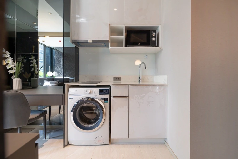 Condo for rent: Ashton Silom. Beautifully decorated room. Simple and luxurious. 10th floor. Just the right height. Come and reserve before you miss yo