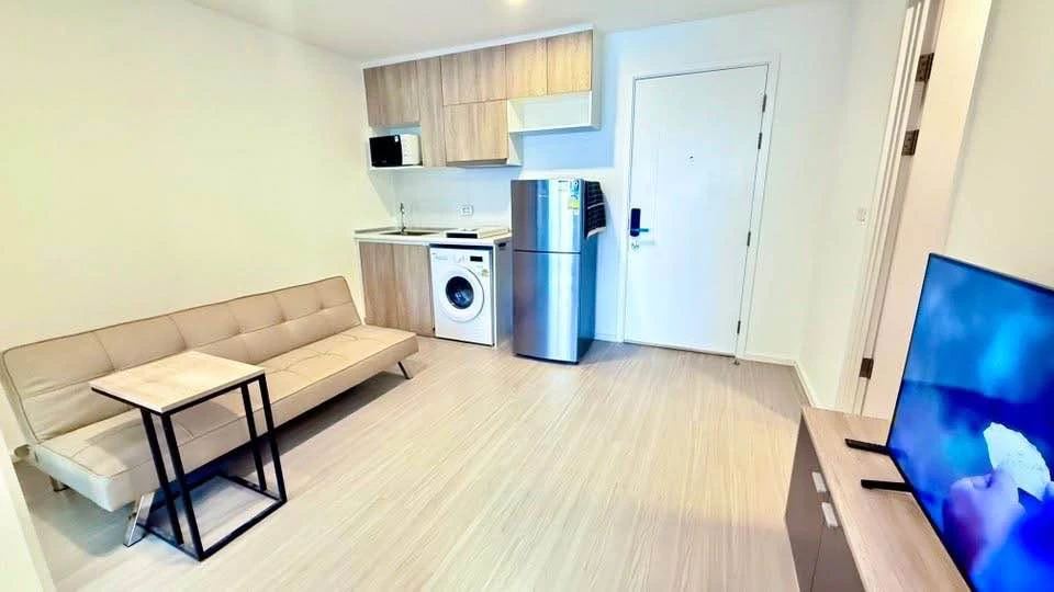 Condo for rent: Denim Jatujak. Large room, private corner room, airy and comfortable. Hurry and reserve before you miss your chance.