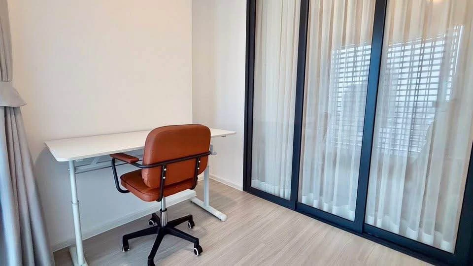 Condo for rent: Denim Jatujak. Large room, private corner room, airy and comfortable. Hurry and reserve before you miss your chance.