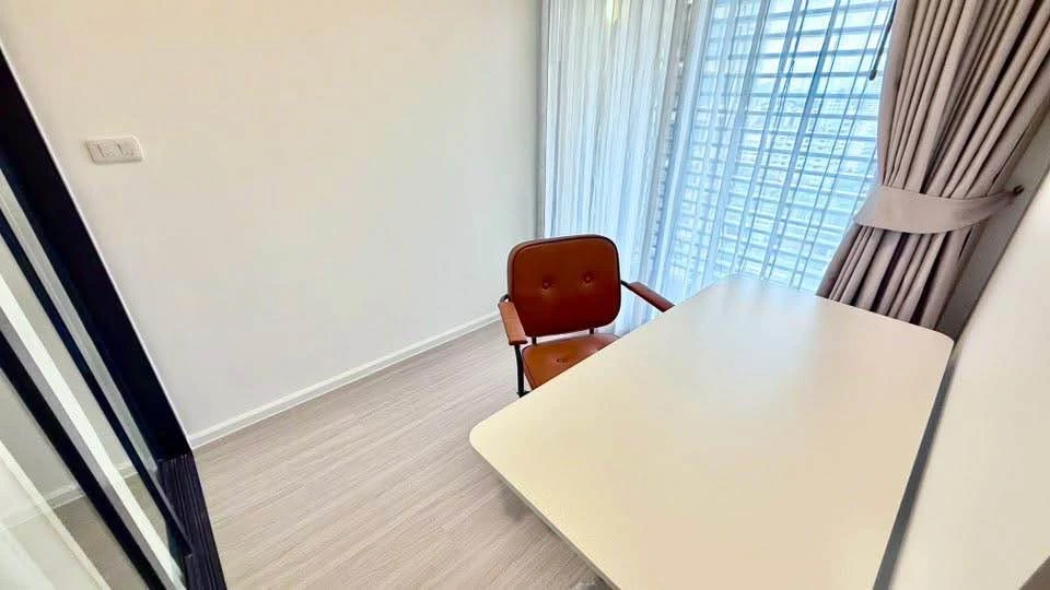 Condo for rent: Denim Jatujak. Large room, private corner room, airy and comfortable. Hurry and reserve before you miss your chance.