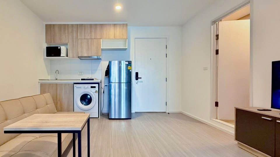 Condo for rent: Denim Jatujak. Large room, private corner room, airy and comfortable. Hurry and reserve before you miss your chance.