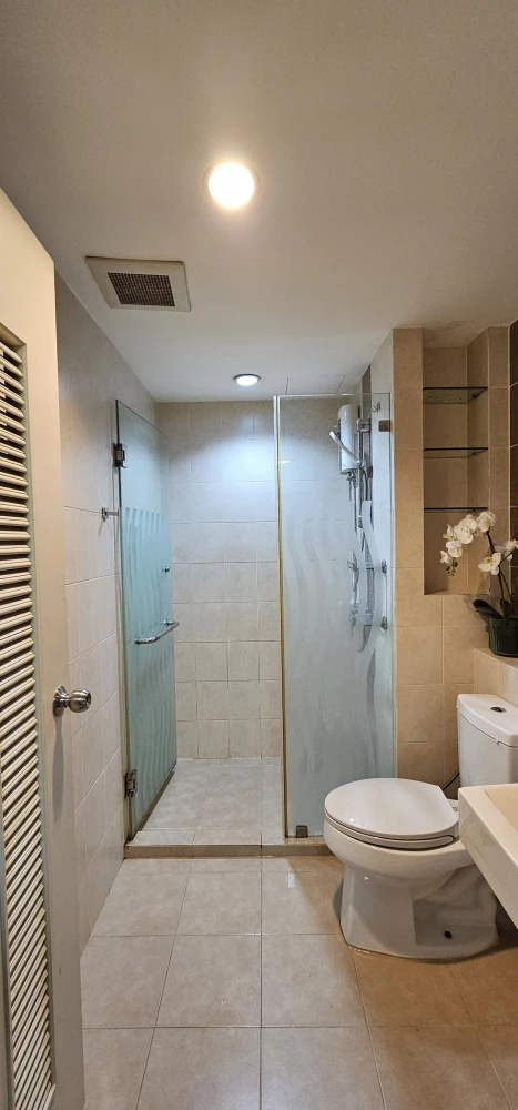 For rent: Condo Ivy Ratchada, ready to move in, great price, come and reserve now, don't miss out!